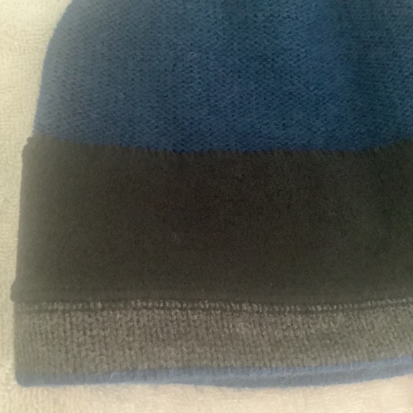 Nautica Men’s Blue/Black/Gray Striped Beanie PRE-OWNED - Picture 5 of 5